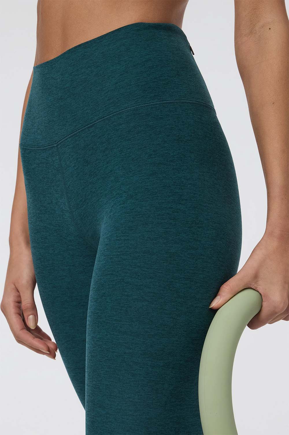 Vuori - Clean Elevation Legging - Moss Heather - Detail