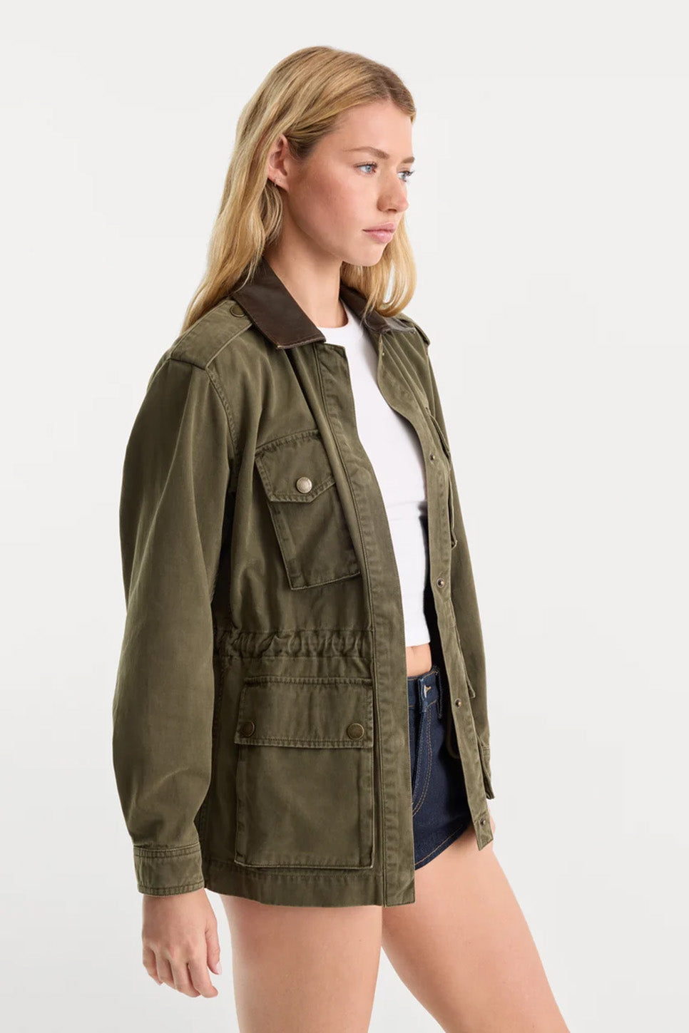 Good American The Field Jacket in Tea Bark — Side view