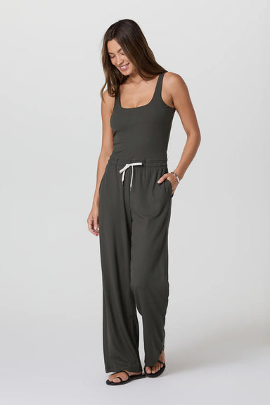 Vuori - Pose Scoop Jumpsuit - Kale - Profile