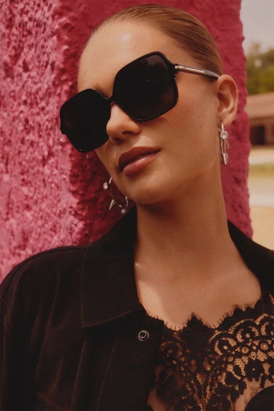 Quay - Press Tour - Black/Smoke - Model