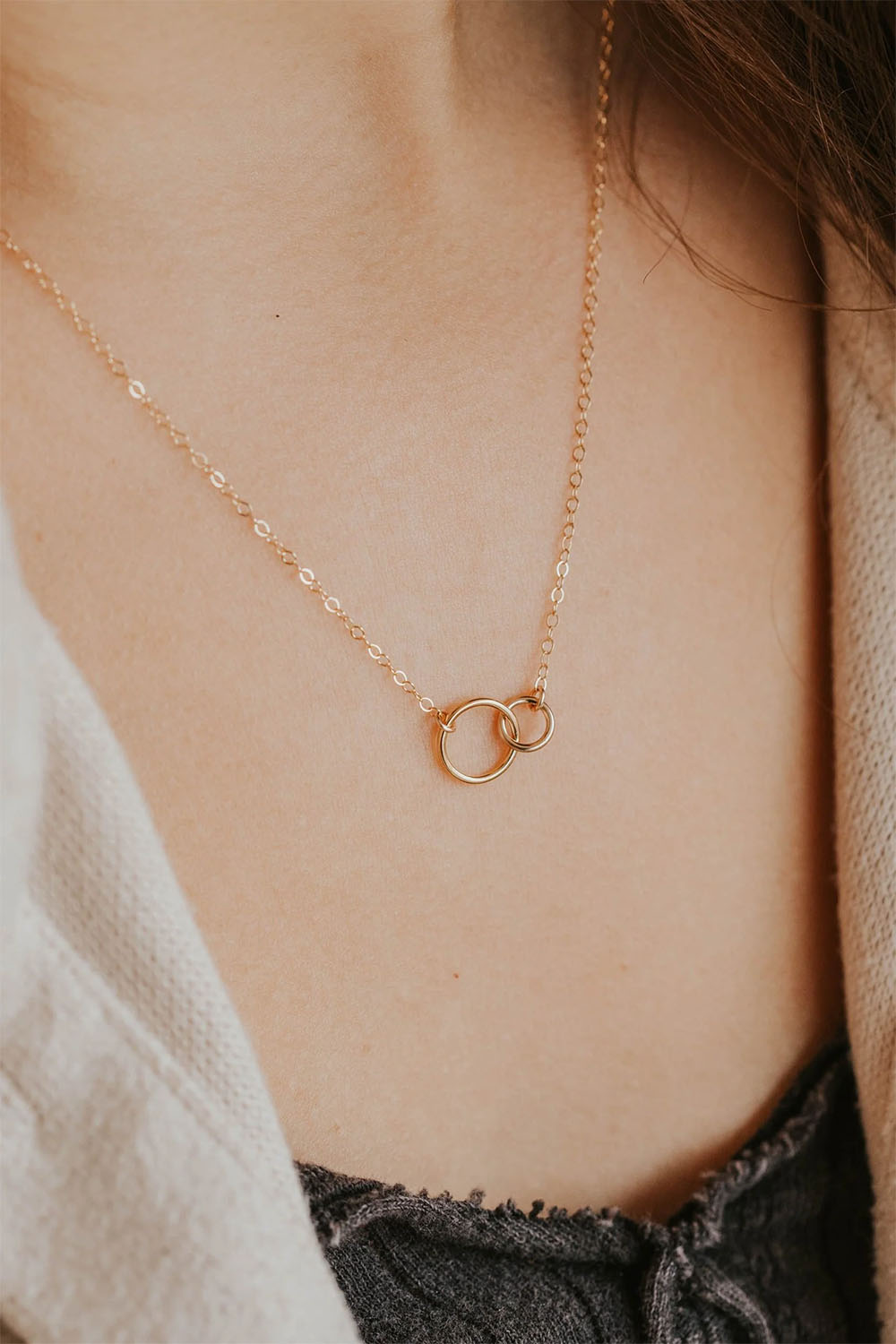 Hello Adorn - Tiny Links Necklace - Model