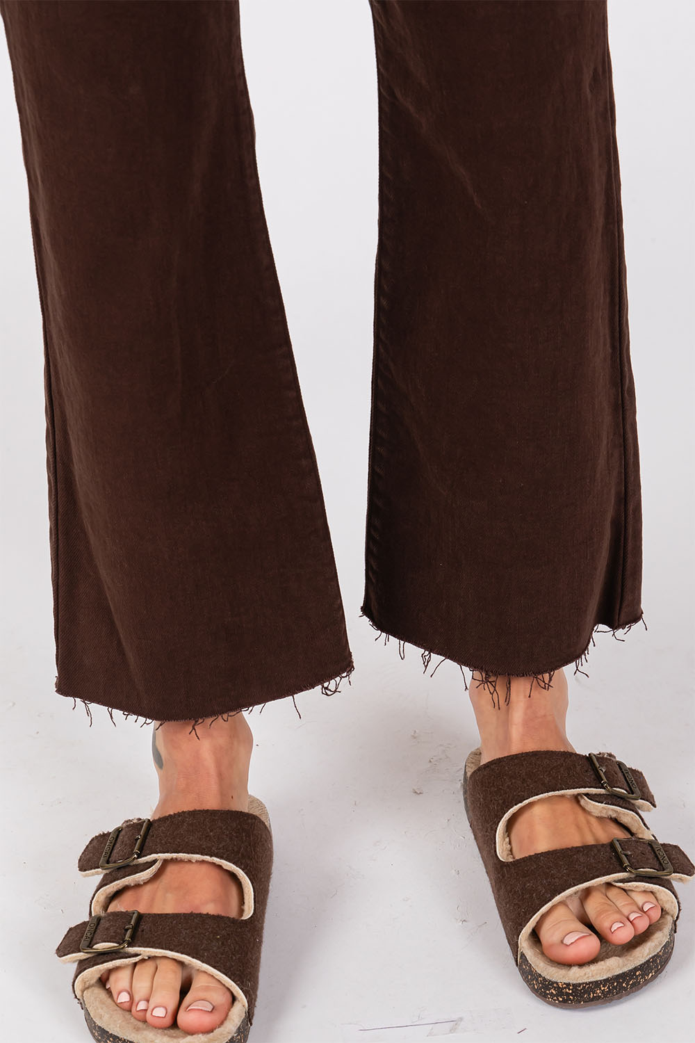 Letter to Juliet - Bambino Scissor Cut - Chocolate - Hem