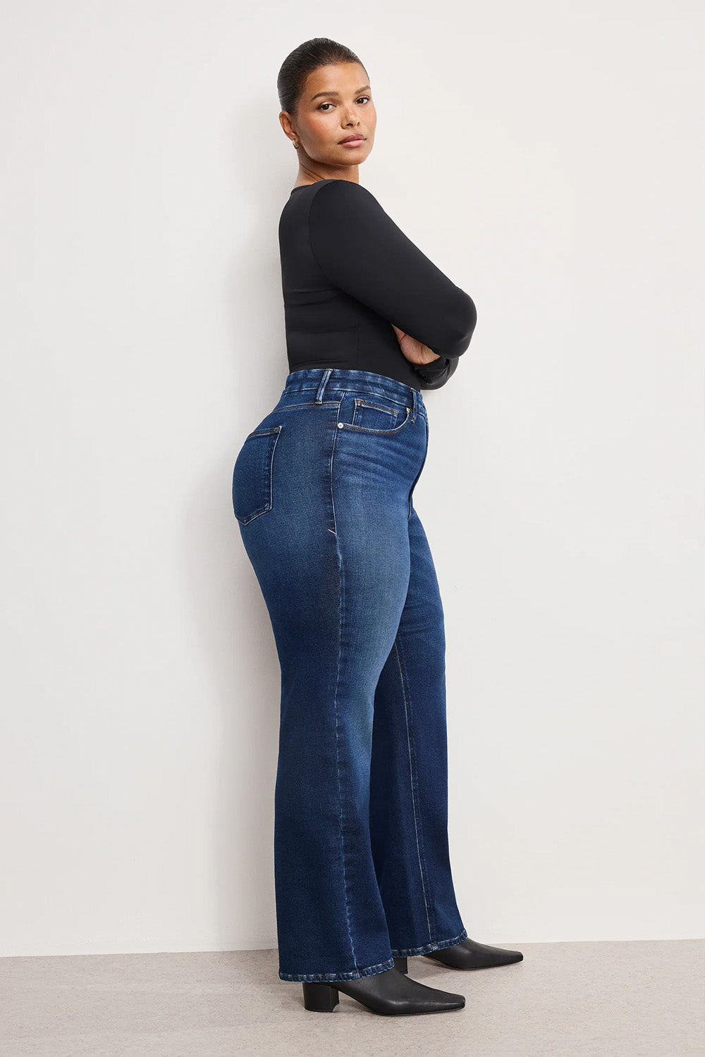 Good American - Soft Tech True Straight Jeans - Indigo - Plus Side