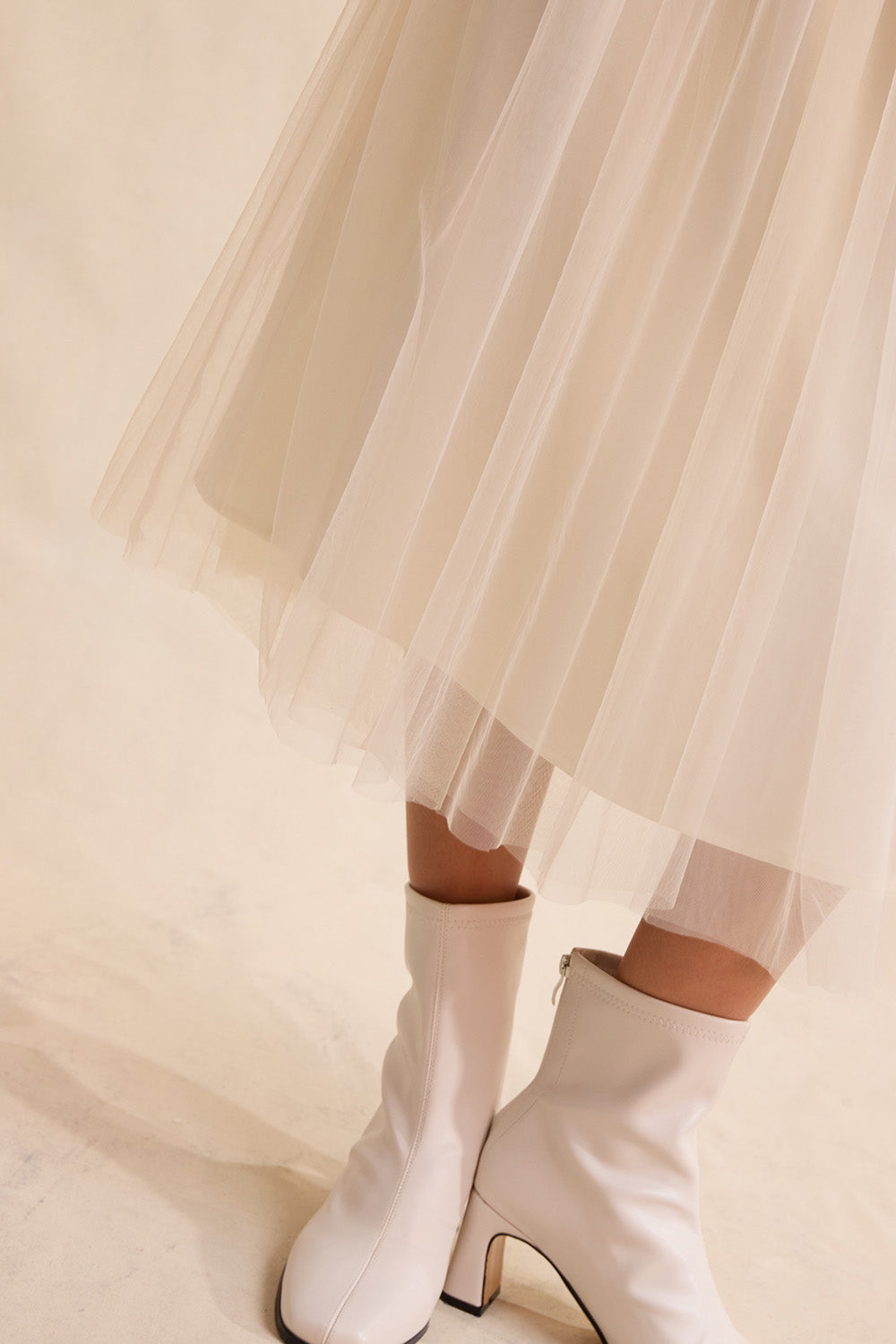 Sadie & Sage Invitation Tulle Midi Skirt in Cream — Hem detail view