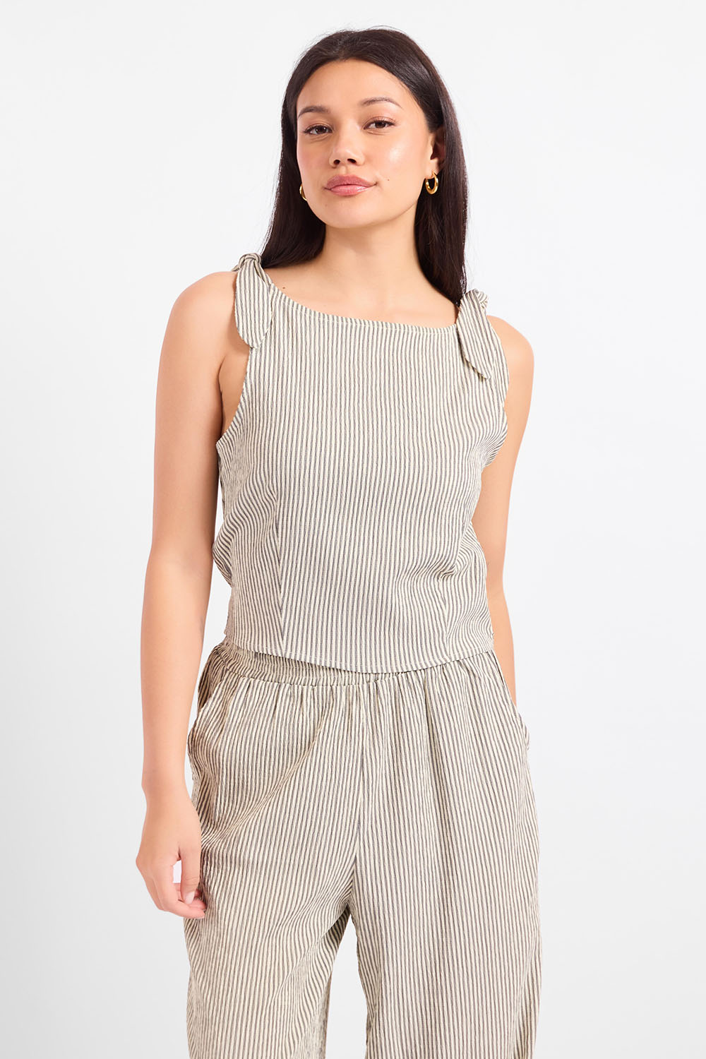 sadie and sage see me stripe pleat top black cream front