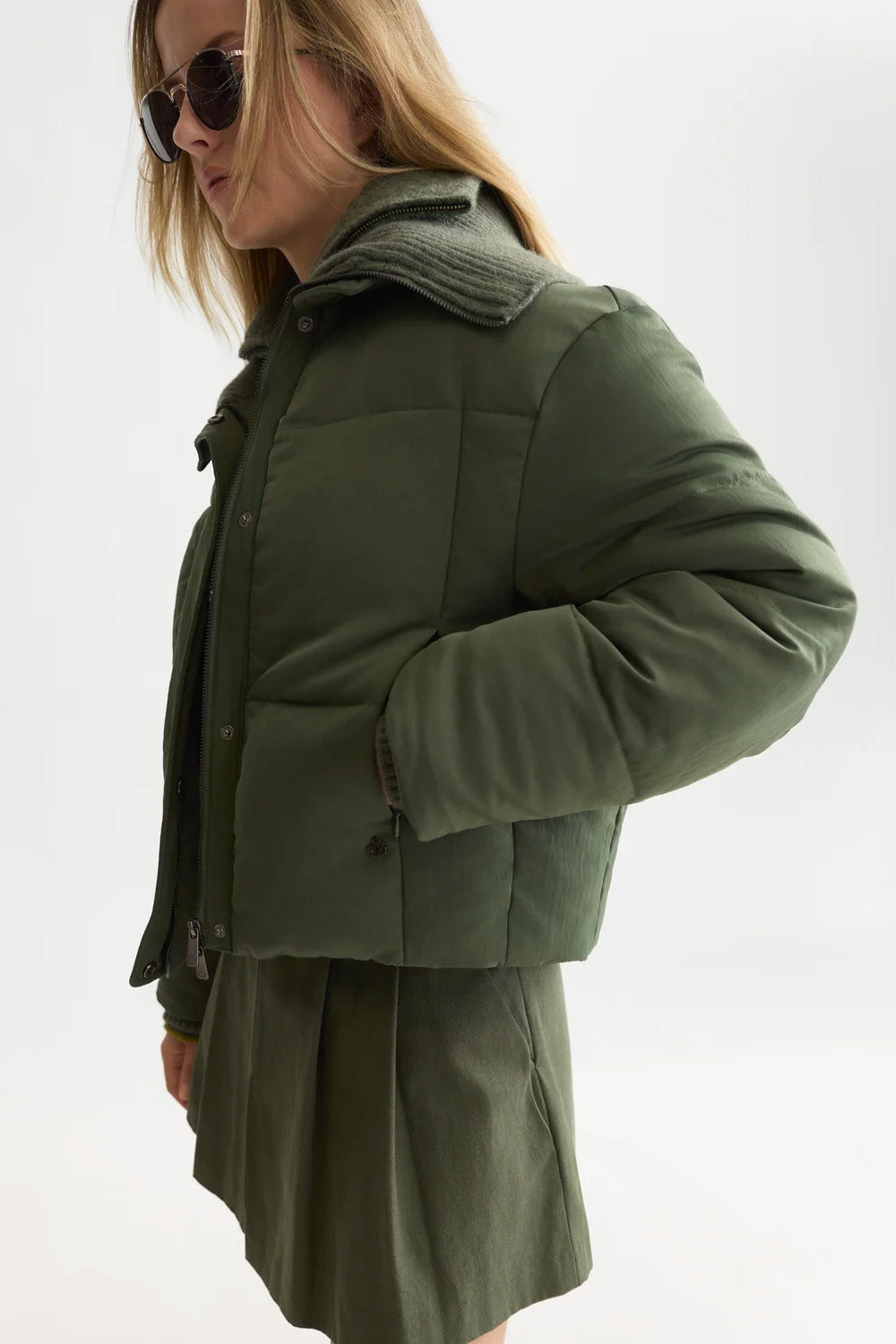 Scotch & Soda Rib Collar Short Puffer in Thyme — Side view
