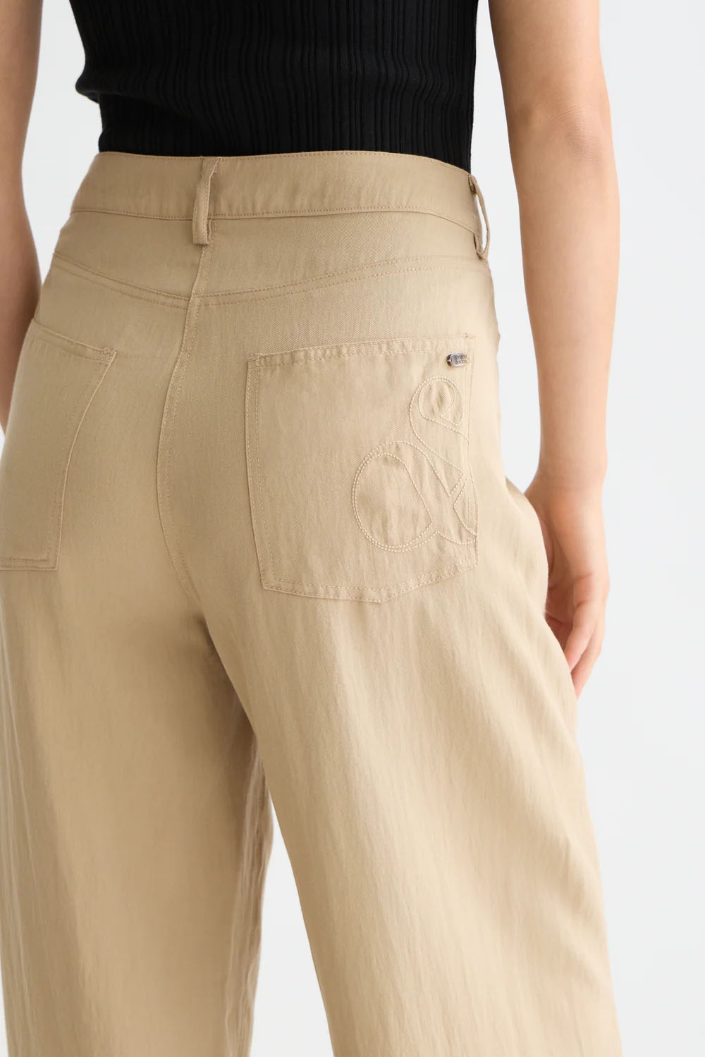scotch and soda lotus twill barrel travertine detail