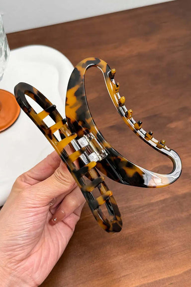 Pearl of the West - Banana 11.8cm Hair Claw - Tort - Open