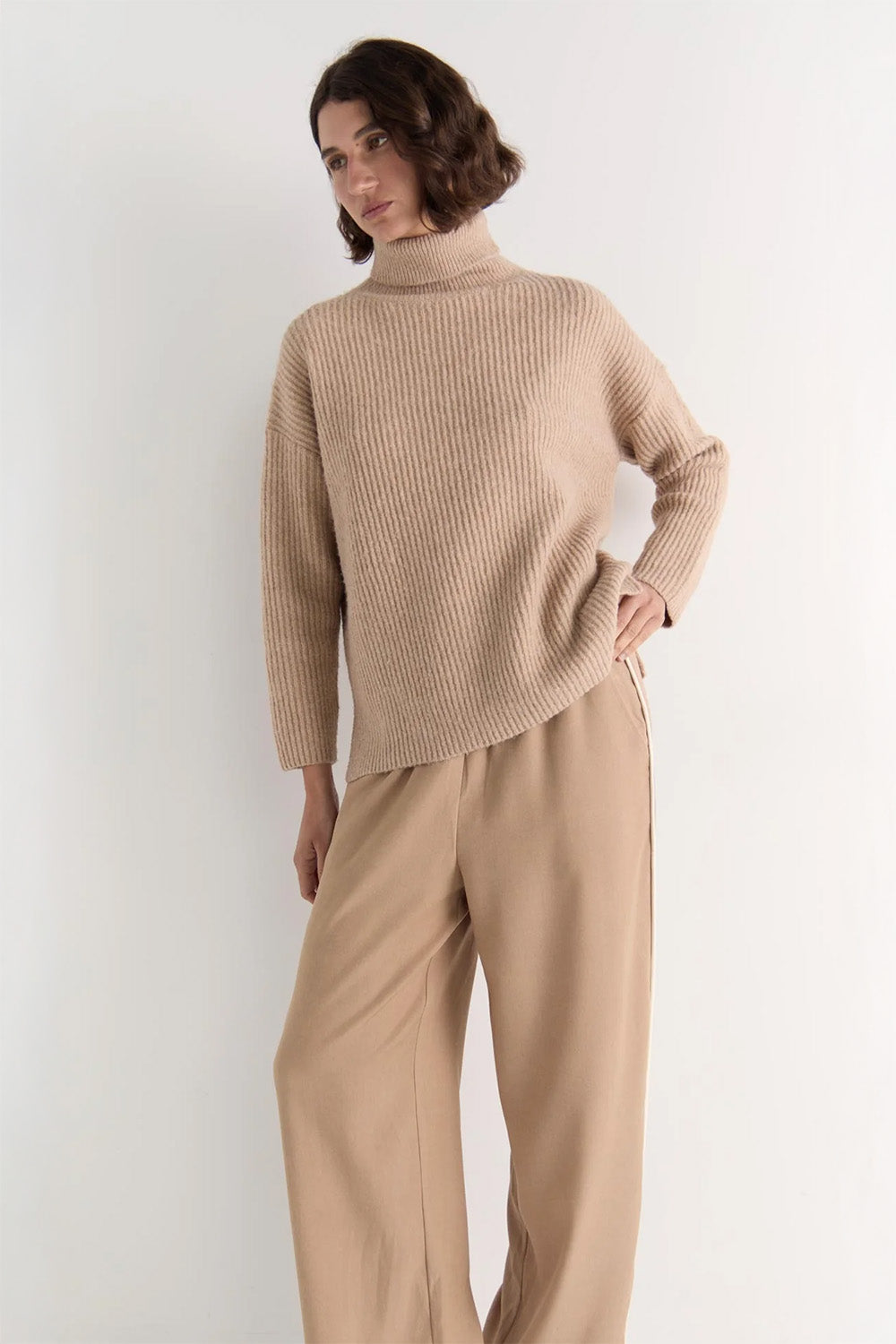 Staple the Label - Bromley Relaxed Pants - Camel - Detail
