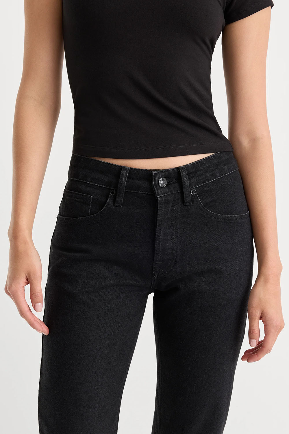 Good American Vintage Straight in Black441 — Waistband detail view