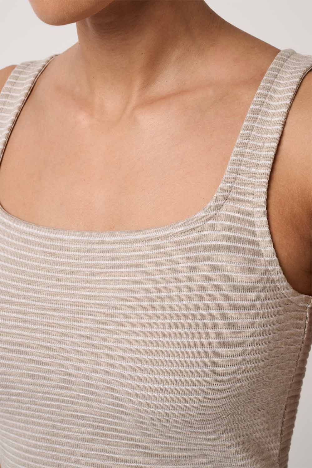 travis mathew yacht me tank heather soft taupe detail