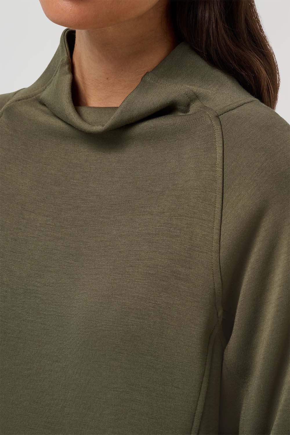 Travis Matthew - Skyloft Soft Funnel Neck - Grape Leaf - Detail