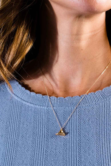 Able - Cowboy Hat Necklace - Gold - Model