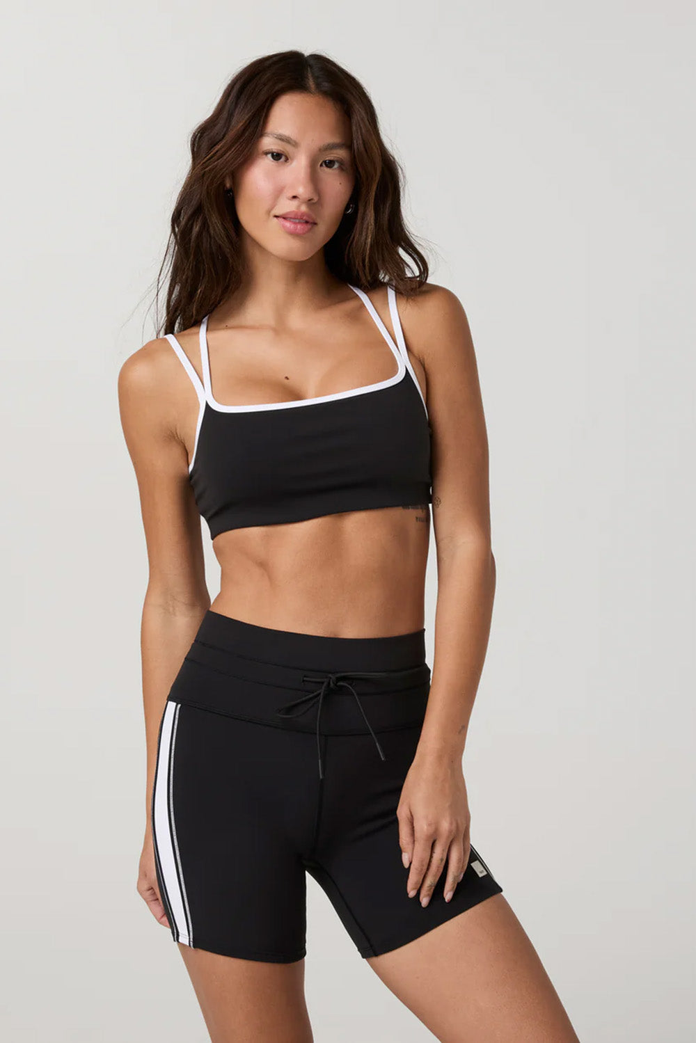 vuori-daily-layered-bra-black-front