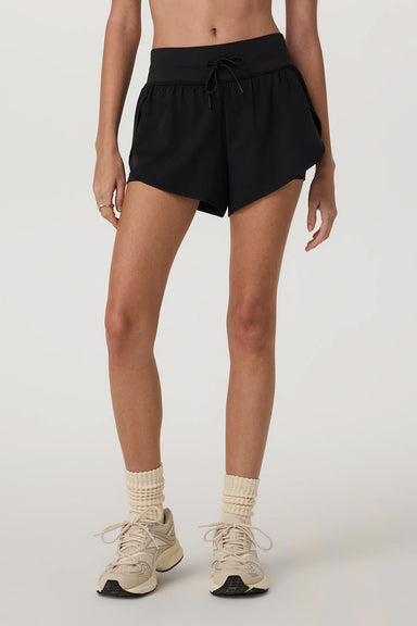 vuori-daily-speed-short-black-front