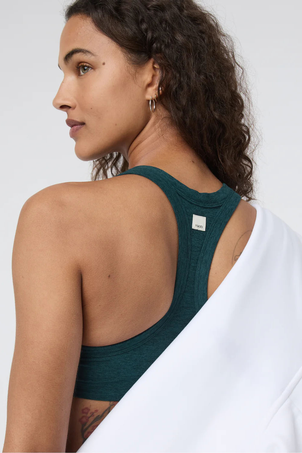 vuori elevation racer bra moss heather detail