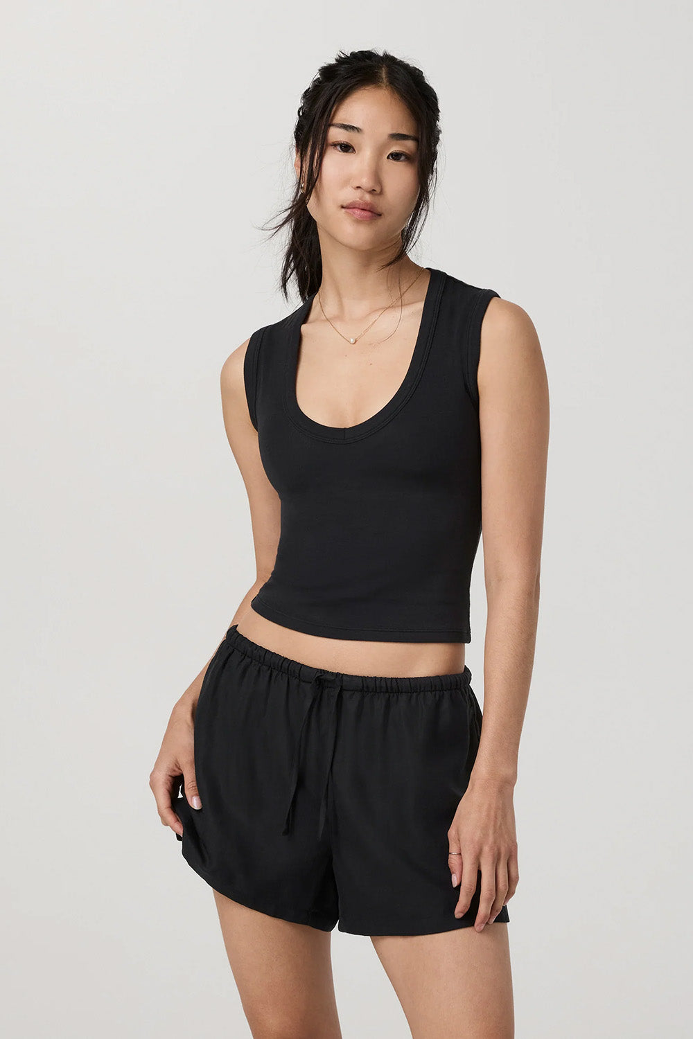 vuori-feather-stretch-tank-black-front