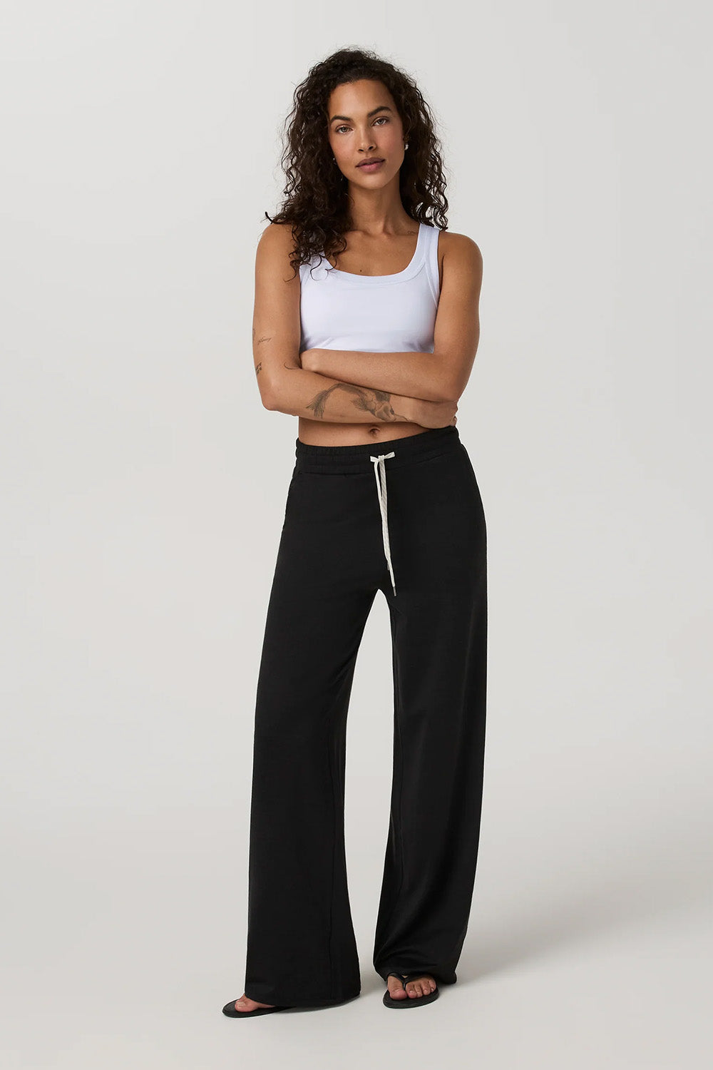 vuori-halo-essential-wide-leg-black-heather