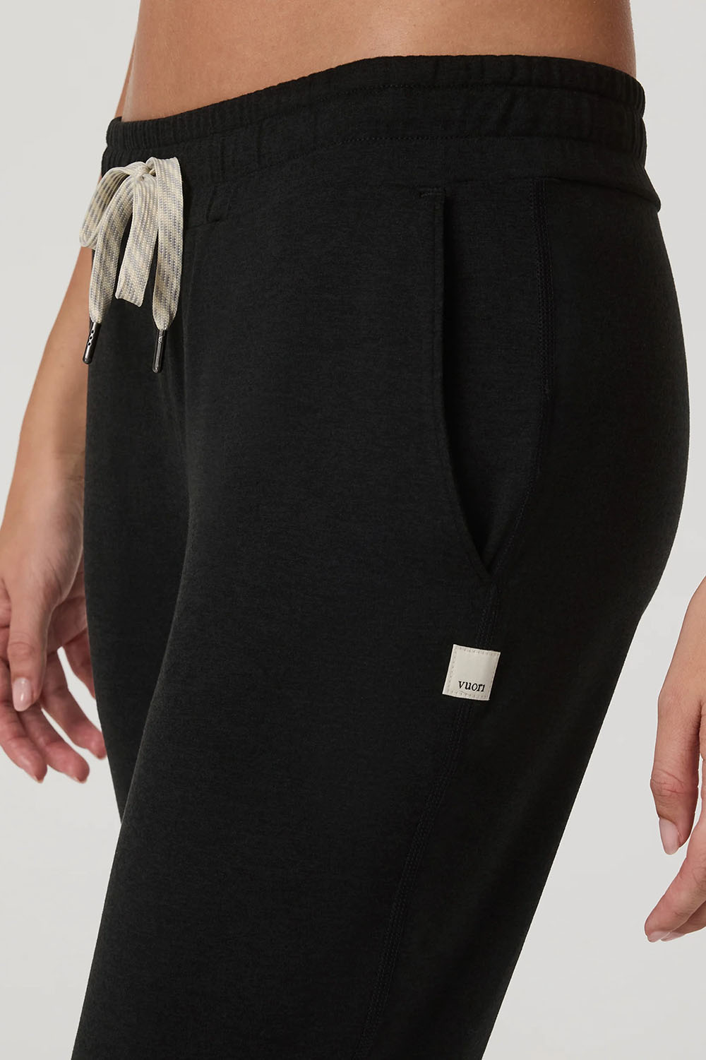 vuori performance jogger black heather detail