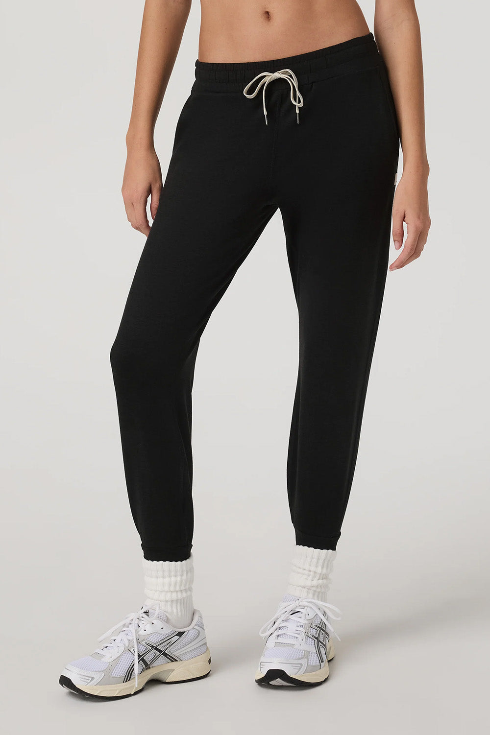 vuori performance jogger black heather front