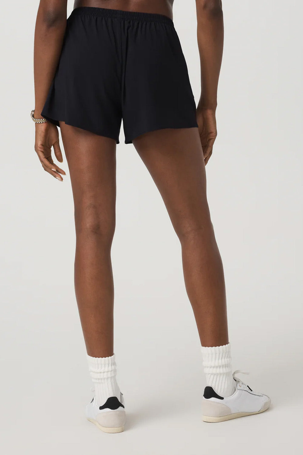 vuori-villa-everyday-short-black-back