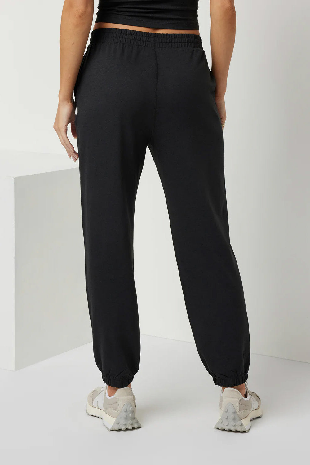 Vuori - Boyfriend Sweatpant - Black Heather - Back