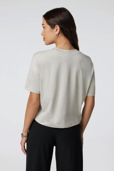 vuori energy tee ecru heather back