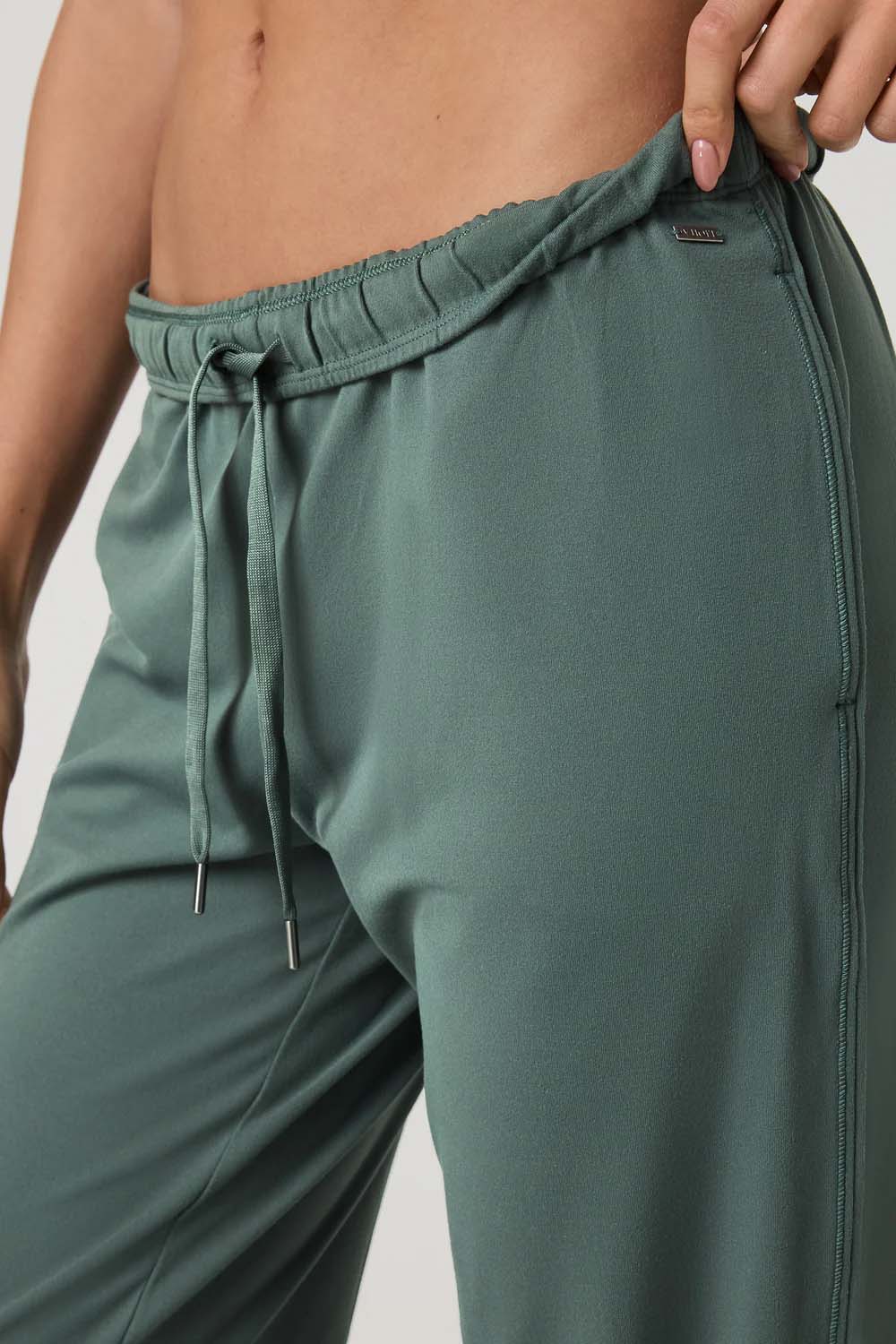 vuori halo modern sweatpant agate green detail