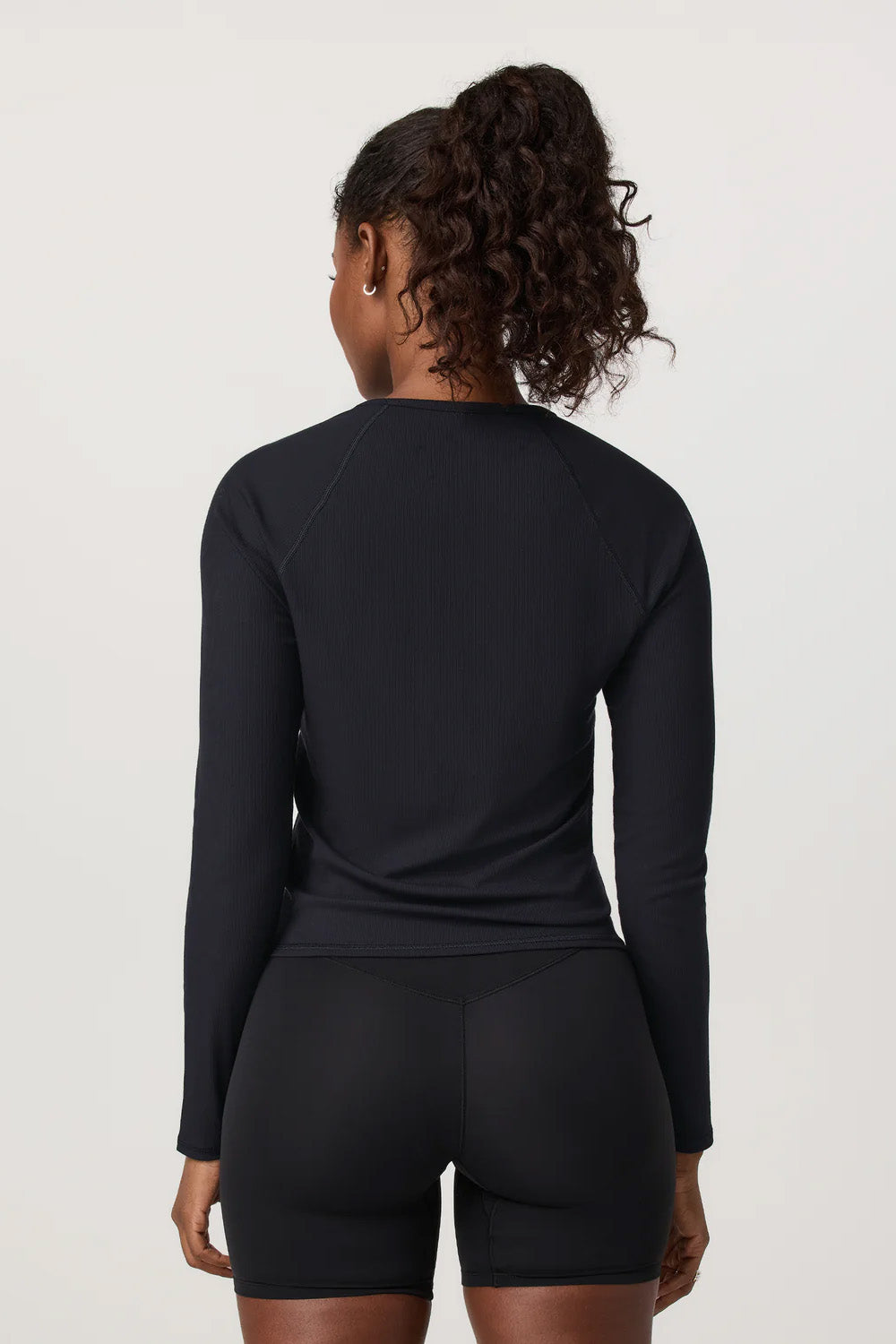 Vuori - LS Pose Crew - Black - Back