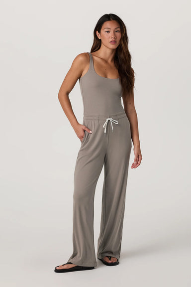 vuori pose scoop jumpsuit smokey taupe front