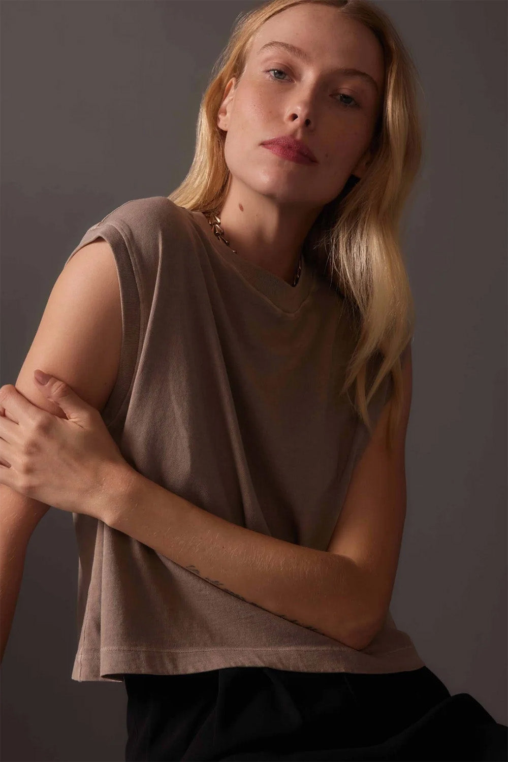 Richer Poorer - Relaxed Muscle Tee - Warm Grey - Front