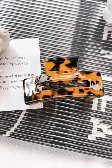 Pearl of the West - GEO 7.5CM HAIR CLAW Tiger Tort