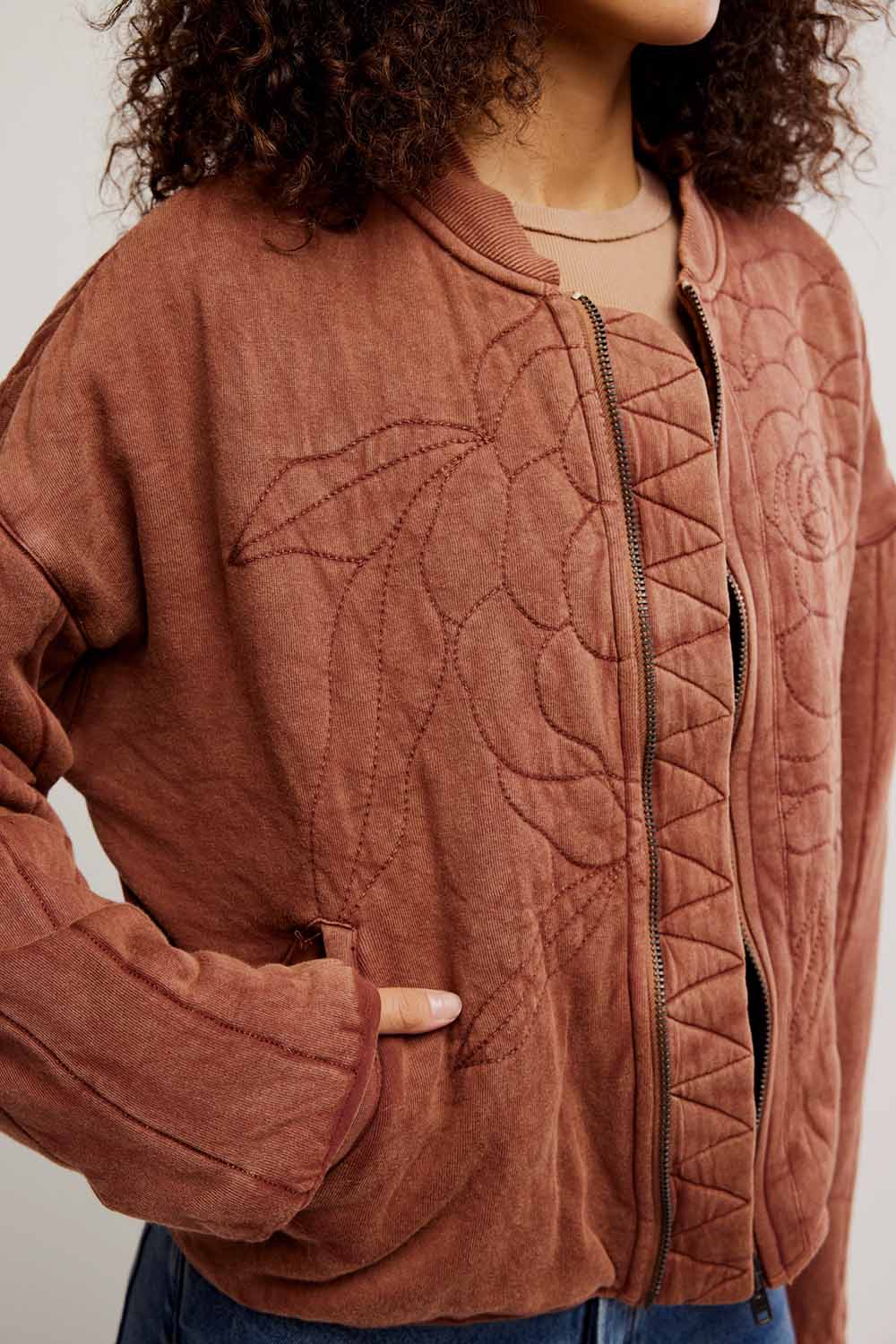 Free People - Rose Sweatshirt - Cinnamon Stick - Detail