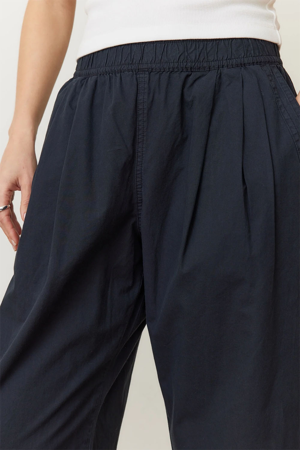 Marine Layer - Kyra Poplin Barrel Pant - Black - Detail