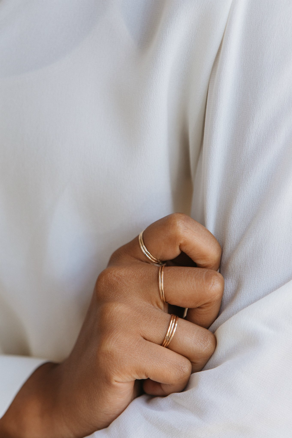 Able - Hammered Stacking Thin Ring - Gold - Model