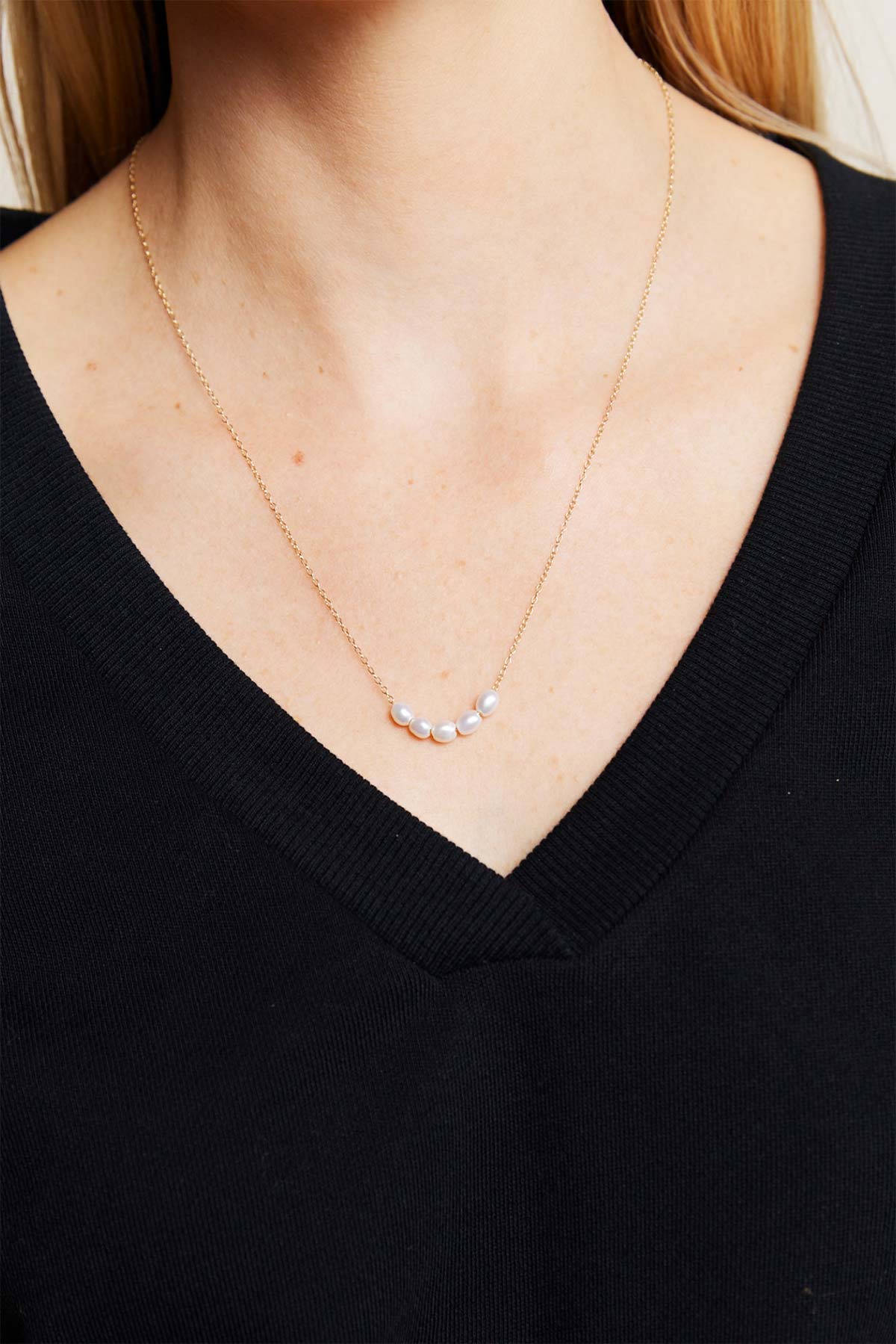 Able - Organic Pearl Necklace - Gold -  Model