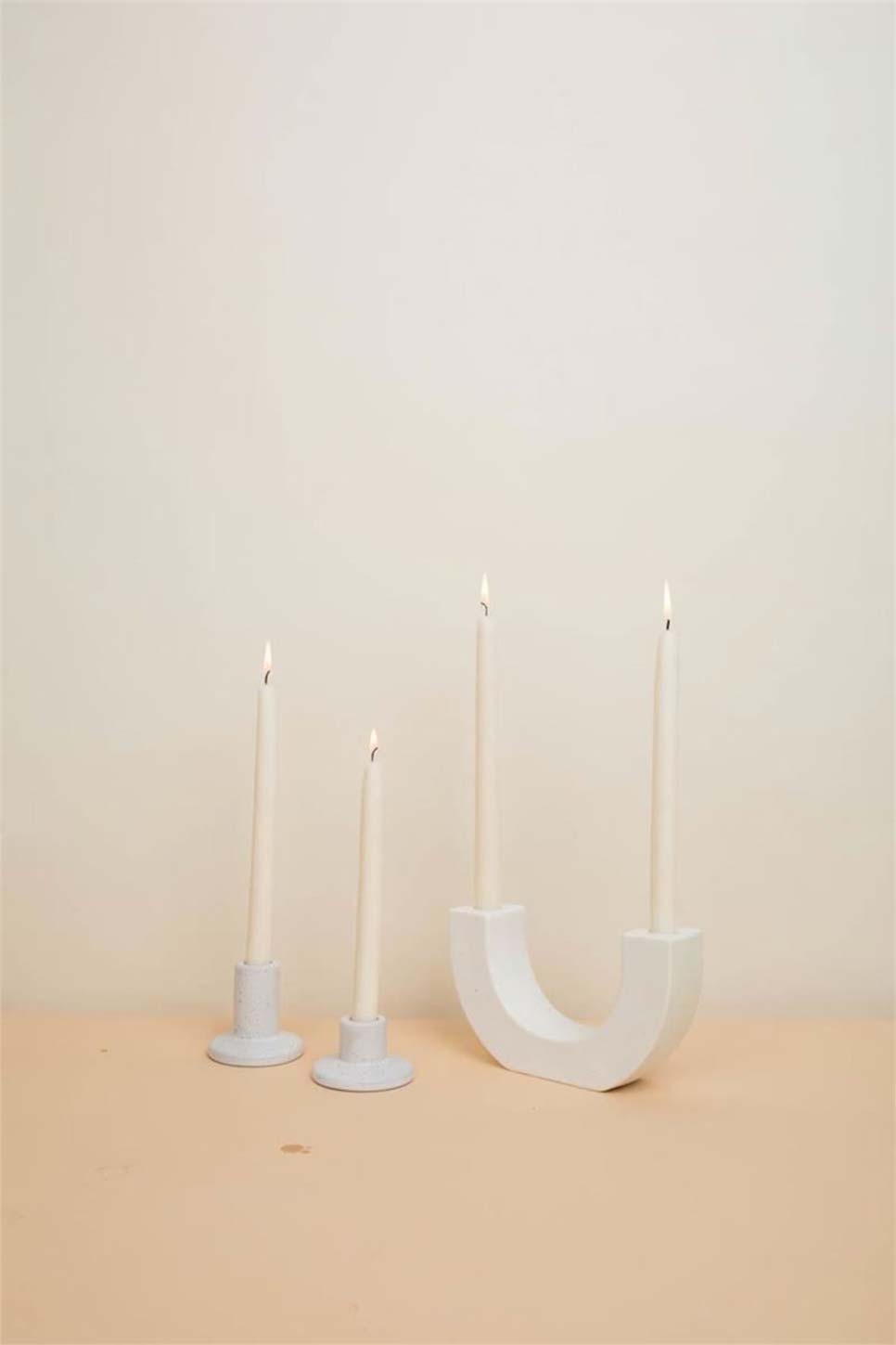 WHITE SPECKLED U-SHAPED CERAMIC TAPER HOLDER